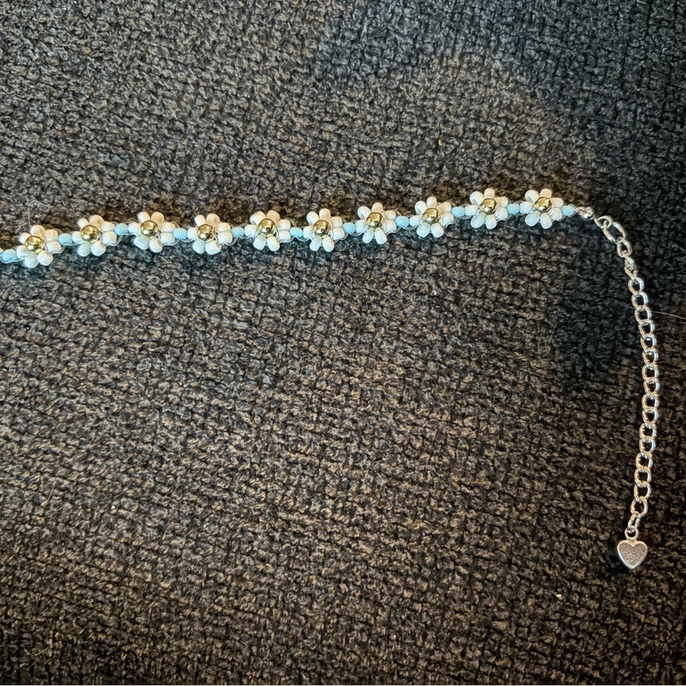 Floral Daisy Bracelet in White and Gold